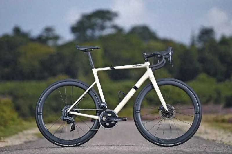 Saeco-Cannondale CAAD13 Disc 铝合金公路车_2025 cannondale evo_佳能戴尔 CAAD13 碳纤维性能对比
