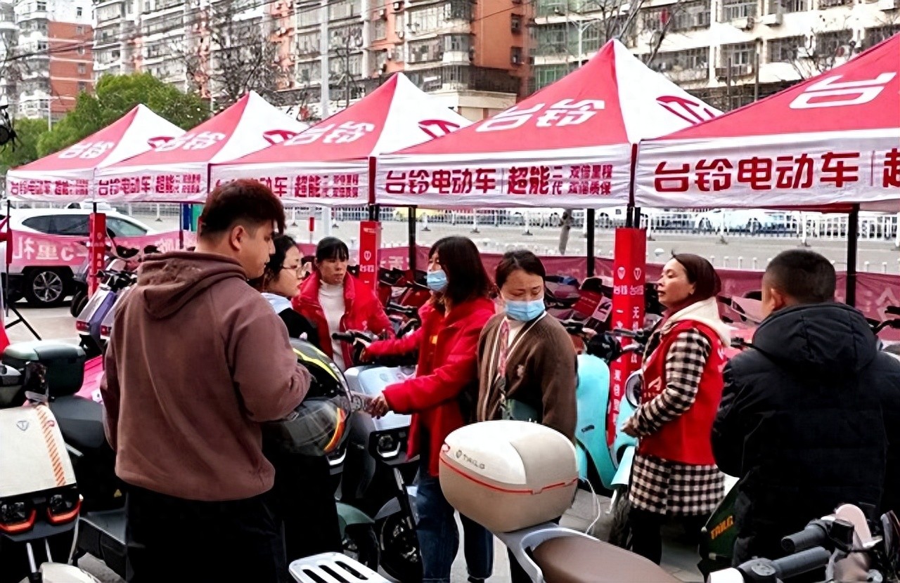 九号小牛电动车增速_电动车市场2025上半年销量_2025爱玛电动车销量